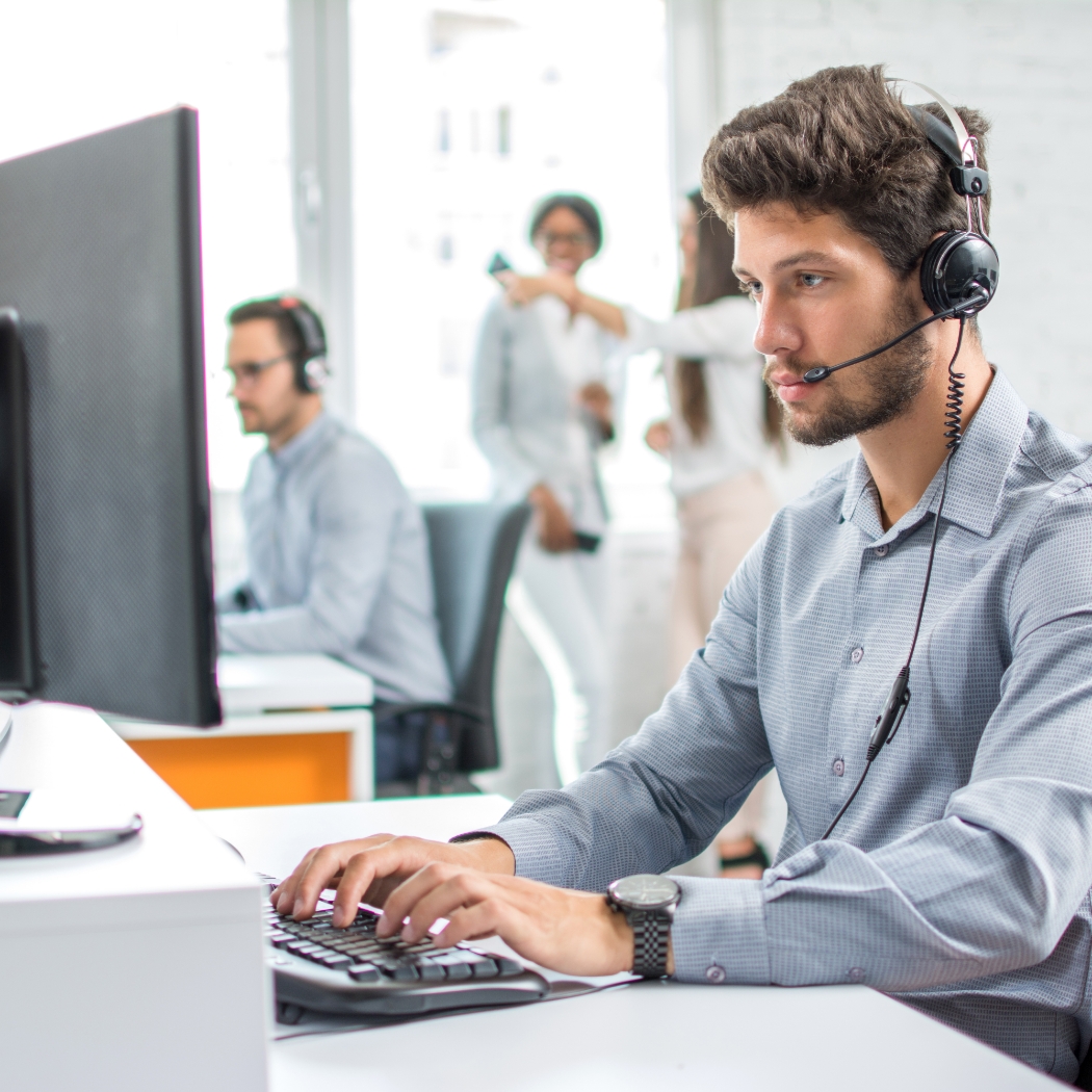 citytalk-it-man-typing-on-keyboard